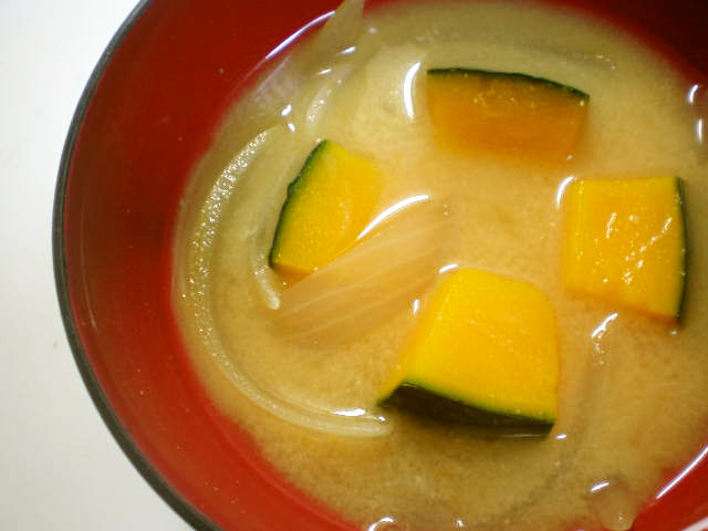 自然な甘み✿カボチャと玉ねぎの味噌汁の画像