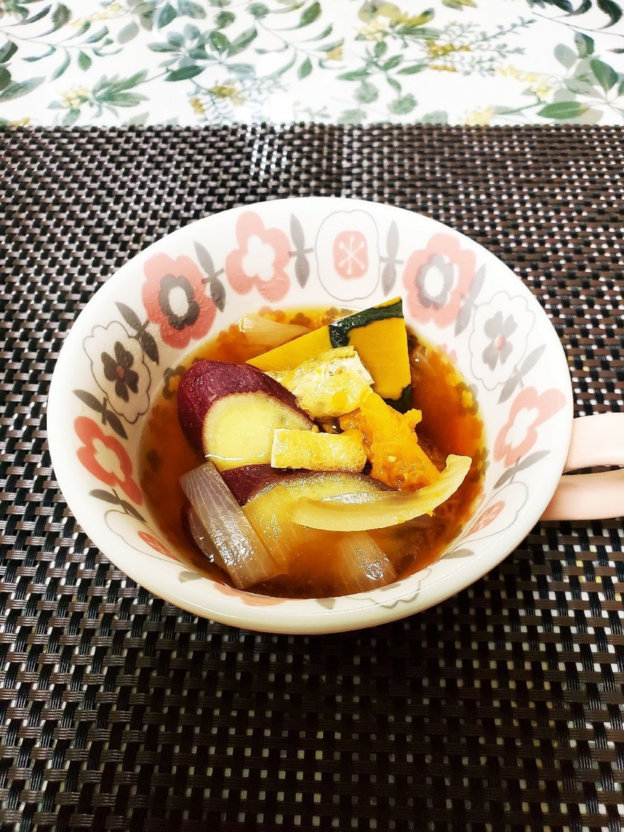 南瓜とさつま芋の秋の味噌汁の画像