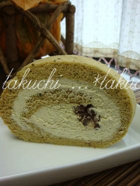 抹茶クリームとあんこのロールケーキ