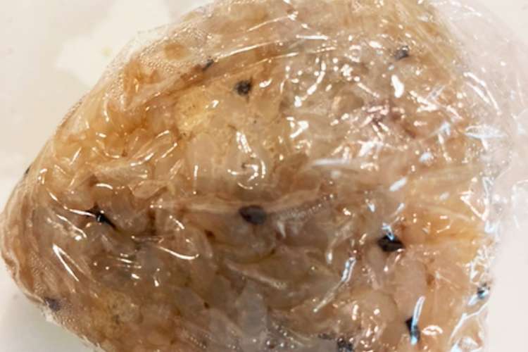 悪魔のおにぎり 梅天かすごま塩 レシピ 作り方 By Kitchendog クックパッド 簡単おいしいみんなのレシピが366万品