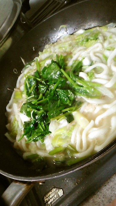 天津冬菜と参鶏湯スープの煮込みうどんの写真
