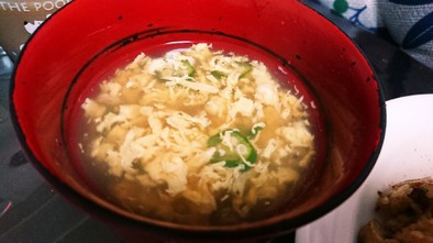 卵とオクラの中華風スープの写真