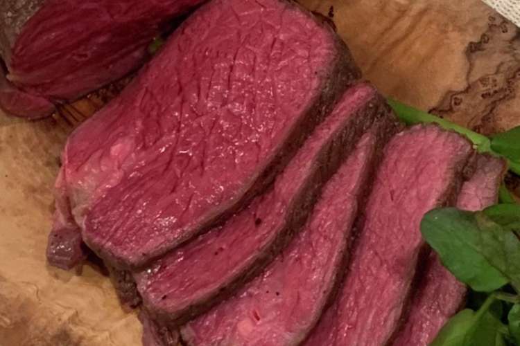 ローストビーフ 炊飯器で簡単低温調理 レシピ 作り方 By Picniclove クックパッド 簡単おいしいみんなのレシピが358万品