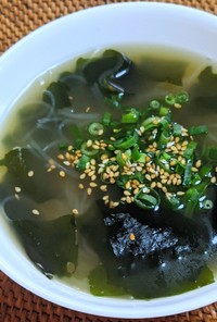 韓国風わかめと春雨のスープ