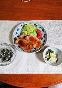 夕飯に生姜焼き、法蓮草サラダ、かぶの浅漬