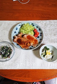 夕飯に生姜焼き、法蓮草サラダ、かぶの浅漬