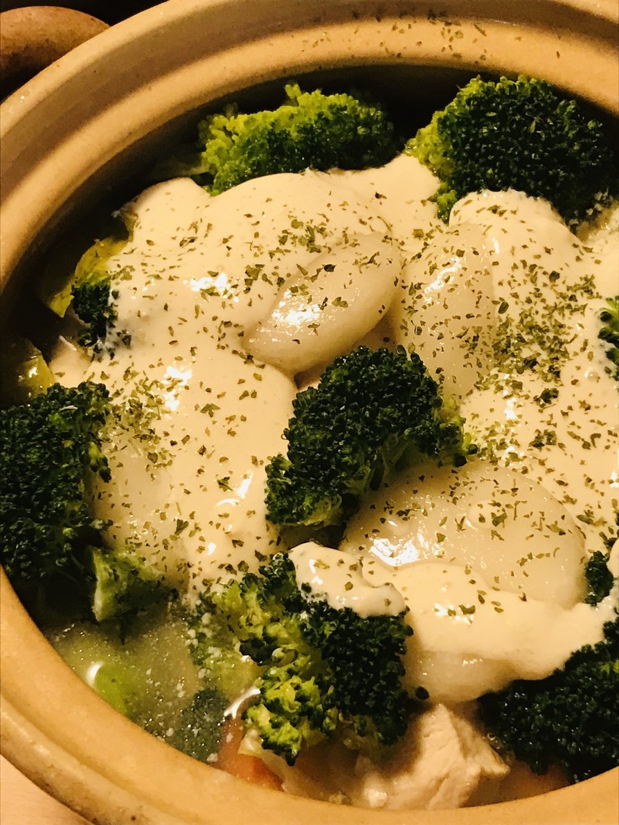 鍋の素●鶏肉＆ブロッコリーの豆乳洋風鍋の画像