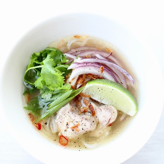 鶏肉のフォー フォー ガー ボーンブロス レシピ 作り方 By Mieuxkanon クックパッド 簡単おいしいみんなのレシピが352万品