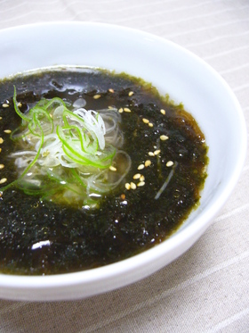 もずくと海苔の中華風スープ