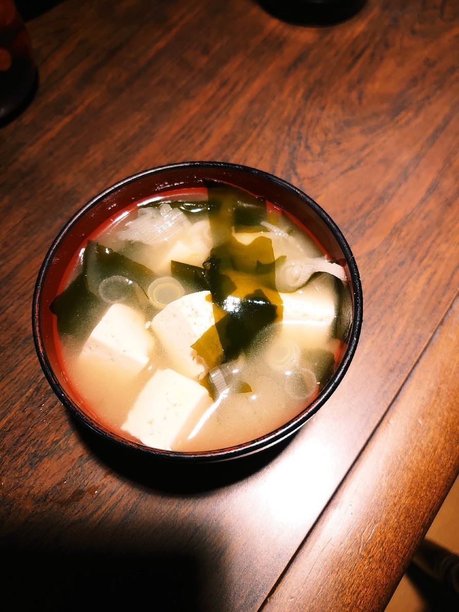 定番✩.*˚ワカメと木綿豆腐のお味噌汁の画像
