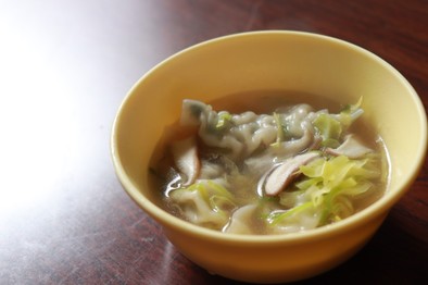 水餃子in川俣菜(スープ仕立て)の写真