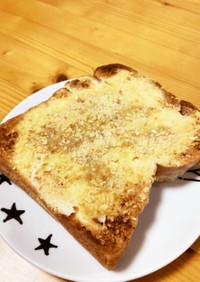 マヨ&粉チーズ&練辛子で簡単トースト