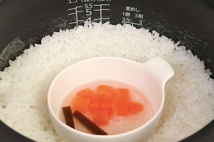 離乳食初期 5ヶ月 6ヶ月にんじん粥 レシピ 作り方 By やまひここんぶ クックパッド 簡単おいしいみんなのレシピが359万品