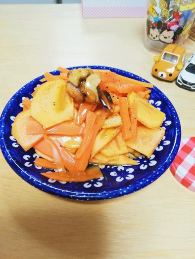 柿と人参のフレンチサラダ　ハニーナッツ添の写真