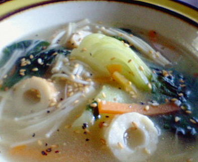 青梗菜とえのきの中華スープの写真