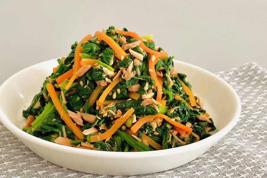 私のお気に入りのアップルほうれん草のサラダのレシピ