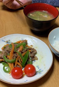 青椒肉絲・レタス卵スープ