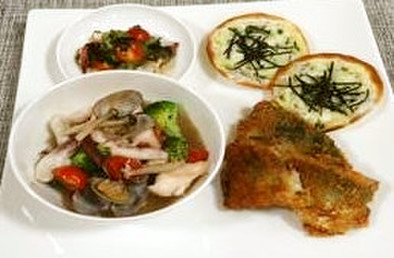 タイと魚介類のブイヤベースの写真