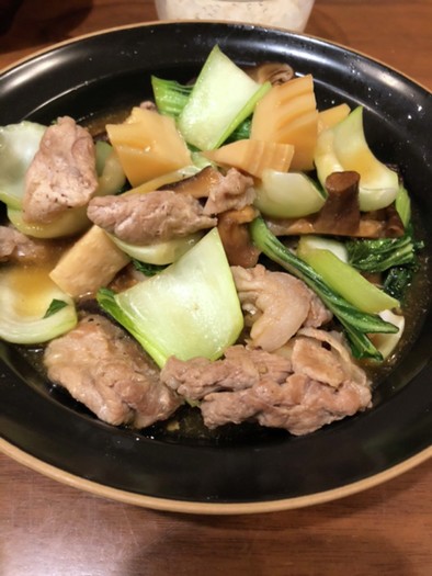 乾燥椎茸の旨味で食べる青梗菜と豚肉の旨煮の写真