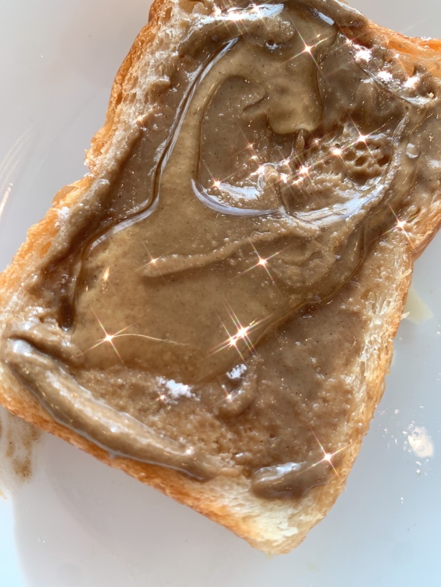コクうまごまペースト塩蜂蜜トーストの画像
