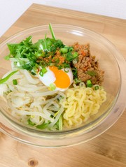 韓国風混ぜ辛麺の写真