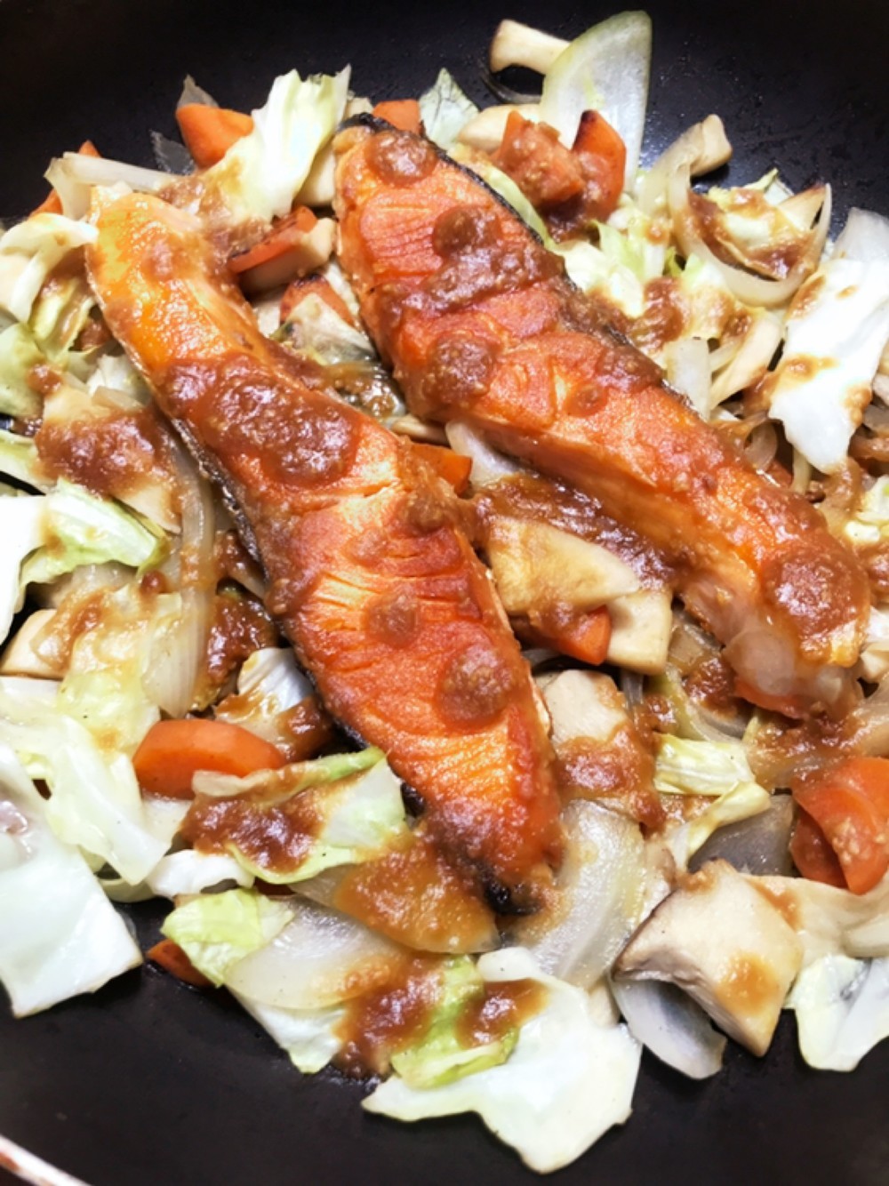フライパンのまま 鮭のちゃんちゃん焼き レシピ 作り方 By Eatーcook クックパッド 簡単おいしいみんなのレシピが354万品