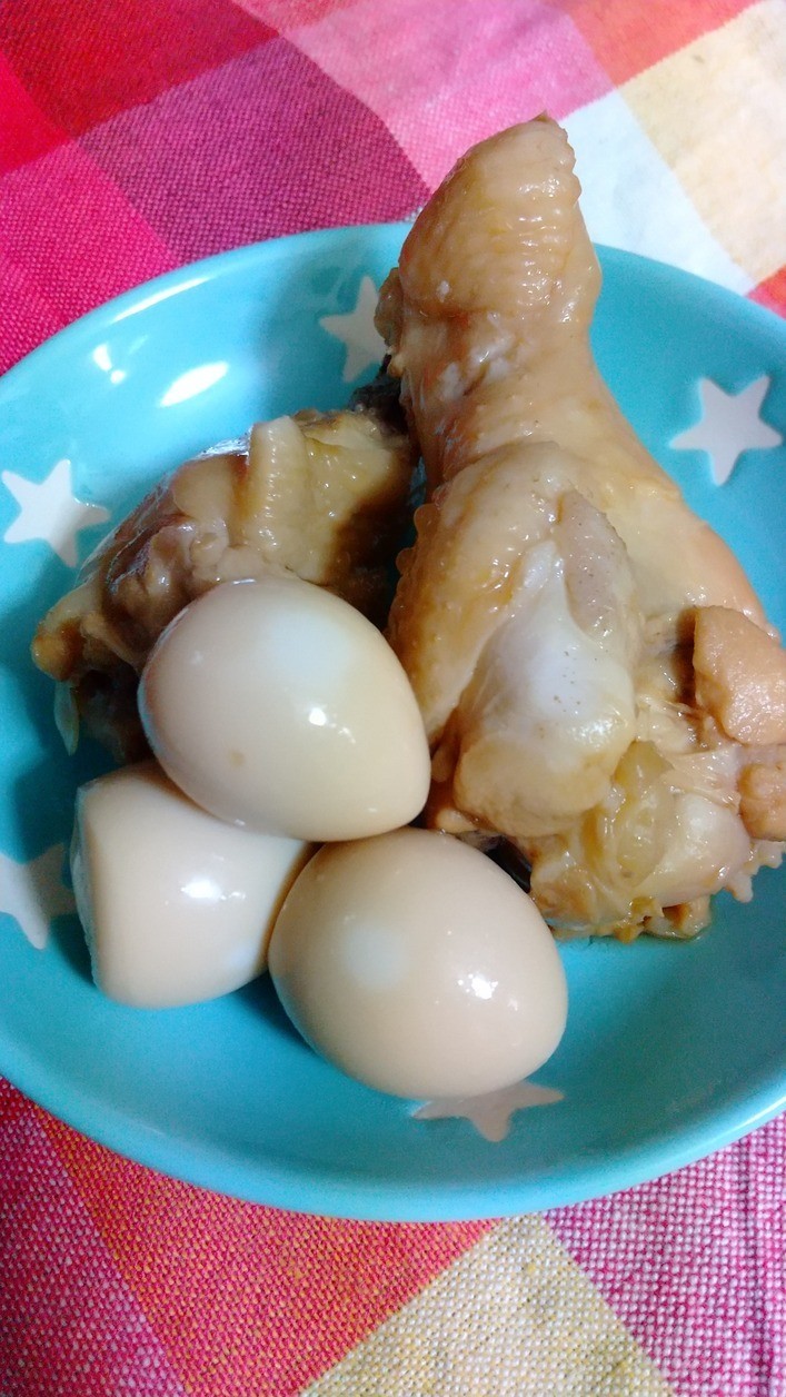 鶏手羽元とうずらの卵のお酢煮込みの画像