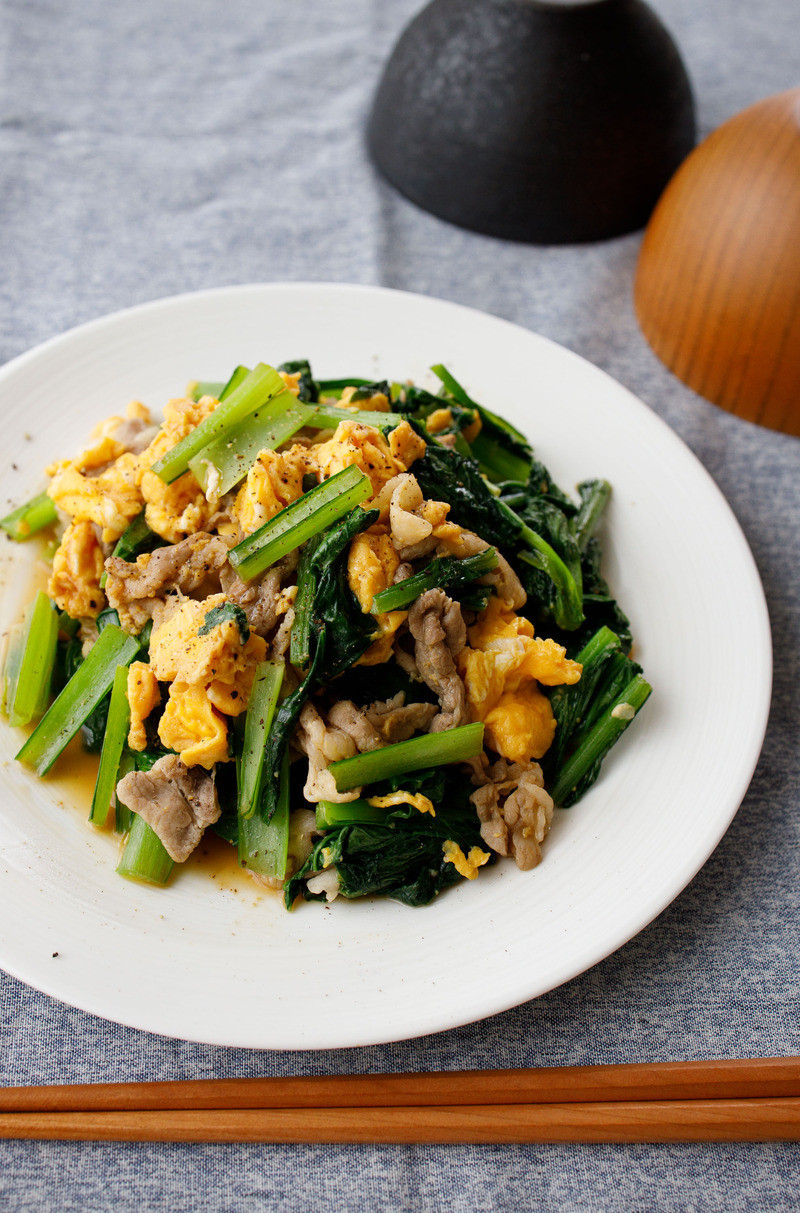 お手軽♫『小松菜と卵と豚肉の醤油炒め』の画像