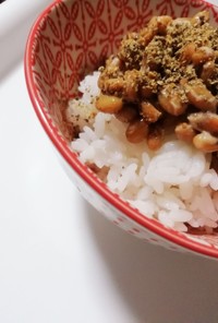 納豆ご飯に、すりエゴマ☆えごまの実