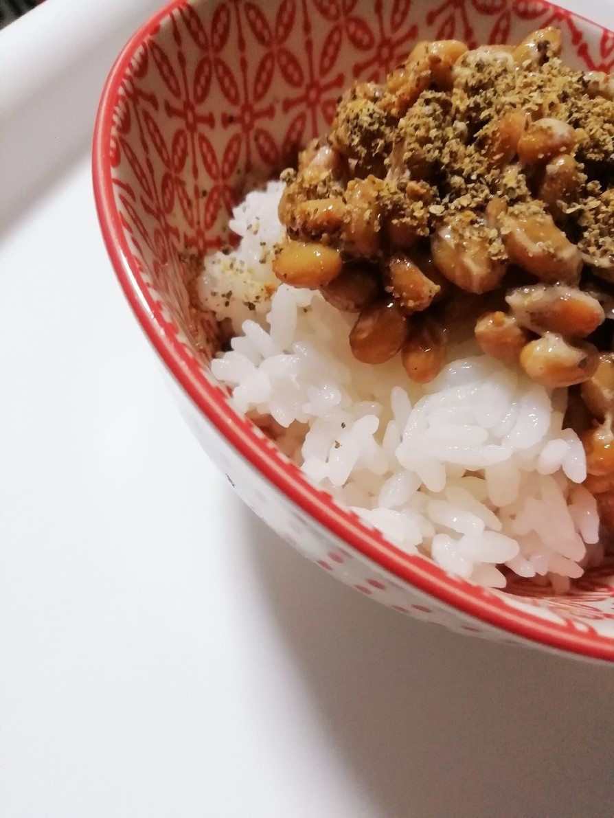 納豆ご飯に、すりエゴマ☆えごまの実の画像