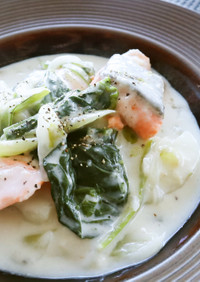 レンジで簡単！鮭と小松菜のシチュー