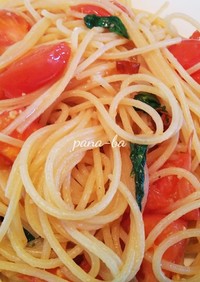 トマトとバジルのペペロンチーノ
