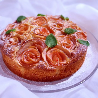 ホットケーキミックスでりんごの薔薇ケーキの写真
