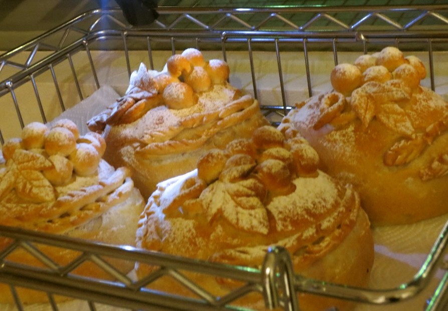丸ごとカマンベール入り飾りパン（大）の画像