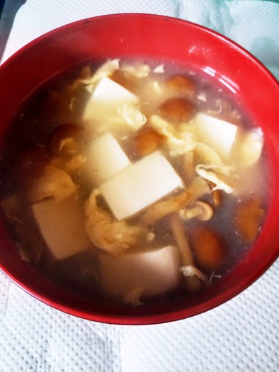 なめこと豆腐 玉子の中華風スープの写真