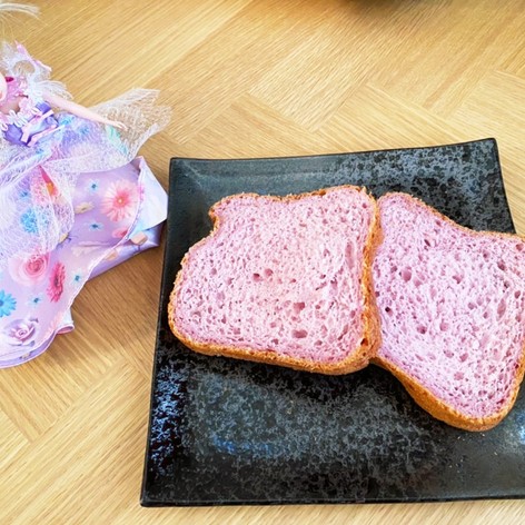 紫イモで簡単お姫さまの食パン