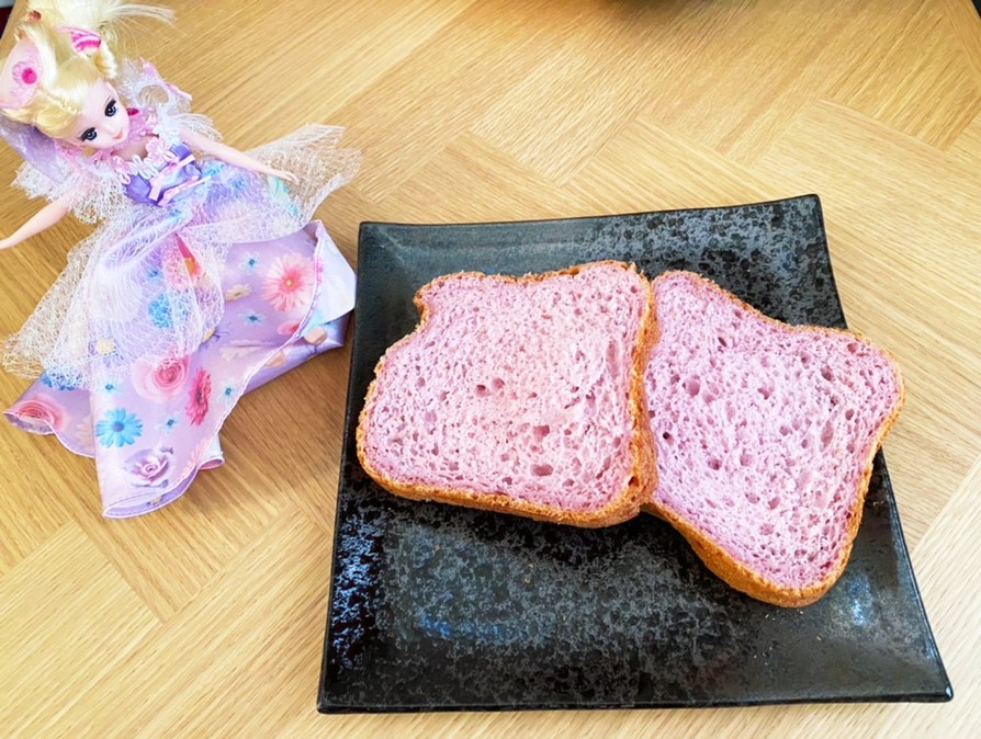 紫イモで簡単お姫さまの食パンの画像