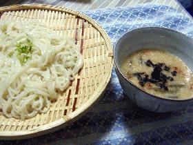 いくらとじゅんさい入り長芋汁で稲庭うどんを食す
