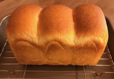 形のいい山食のための1斤型で作る生食パンの写真