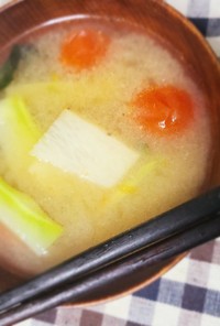 ブロッコリ茎、長芋トマトのおしゃれ味噌汁