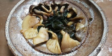 栗茸、シモコシ、ブナシメジの焼きキノコの写真