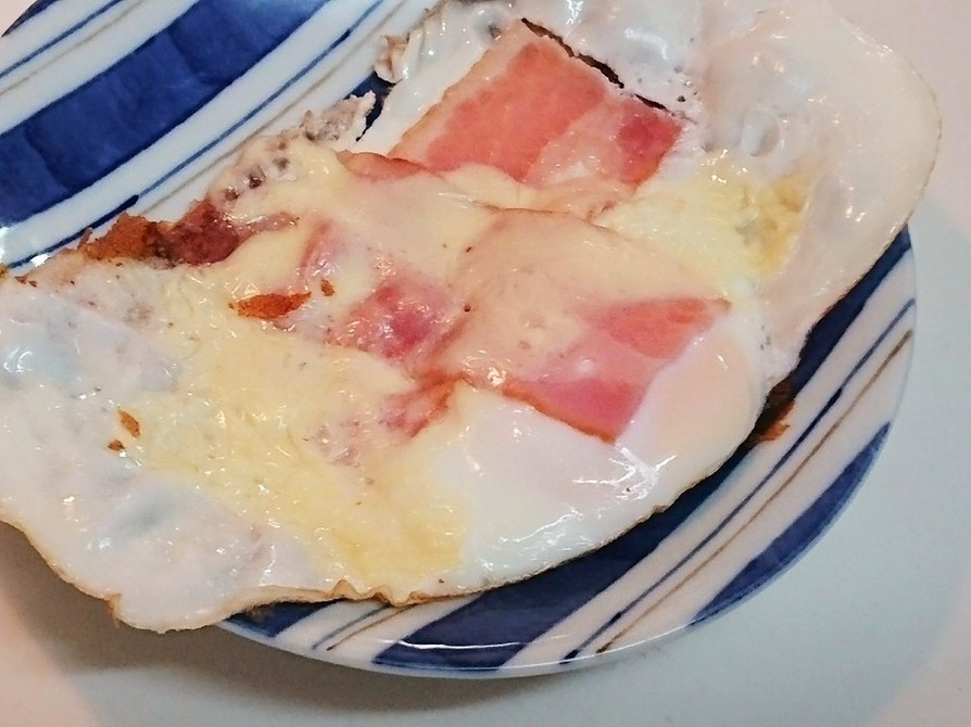 半熟なベーコンチーズ卵焼きの画像