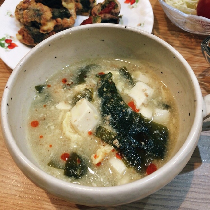 豆腐とわかめと卵の味噌スープの画像