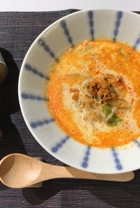 ラー油鮭ンの坦々豆乳スープ