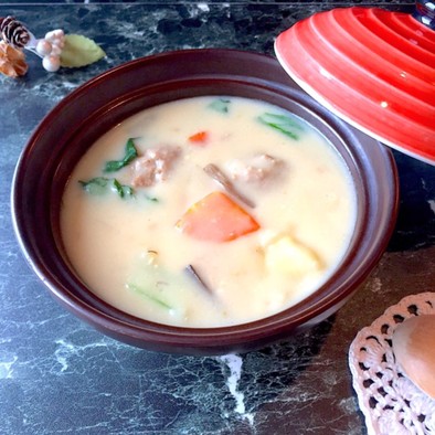 季節野菜と鶏団子クリームスープの写真