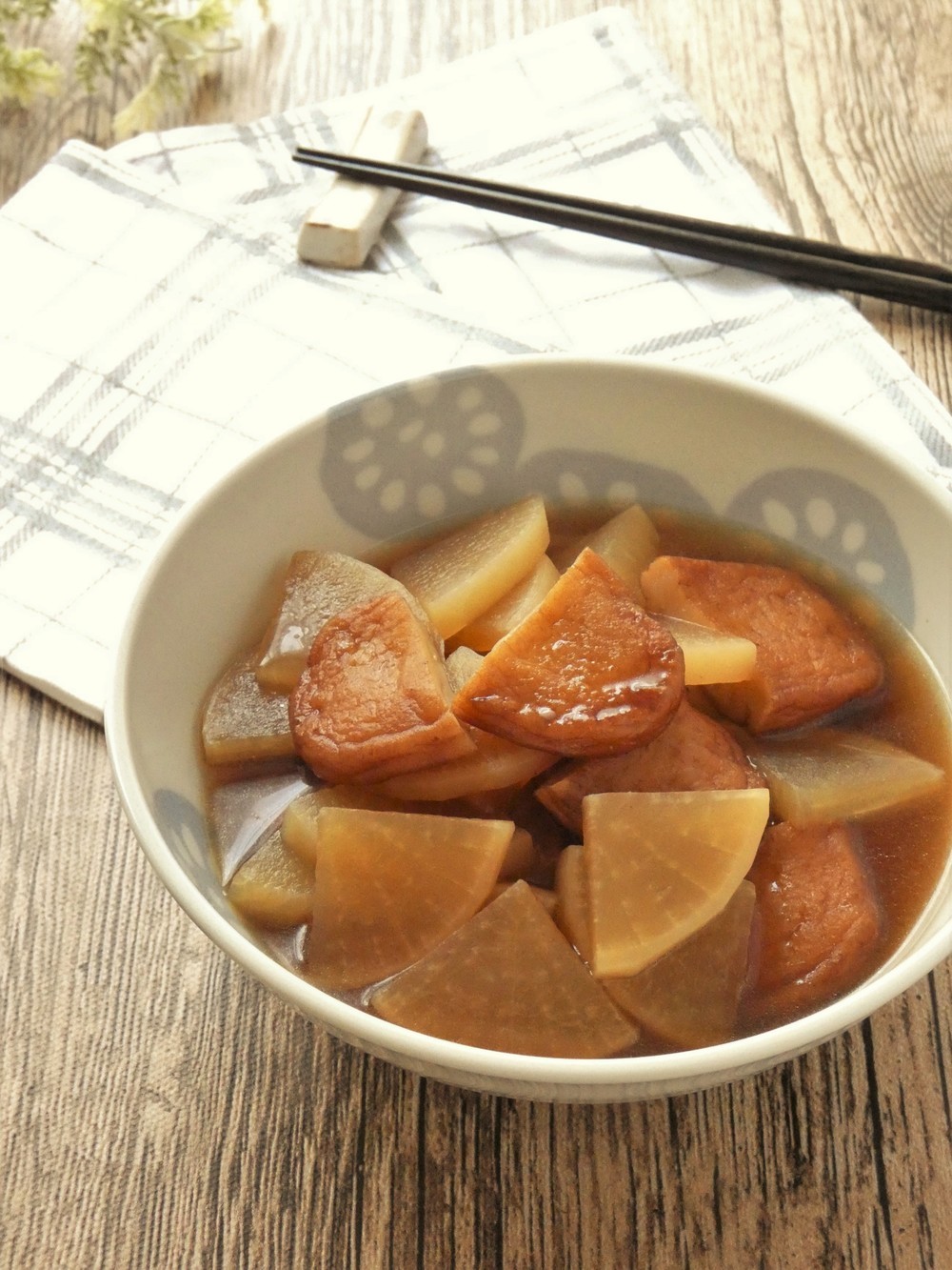 材料4つ 冷凍大根とさつま揚げの煮物 レシピ 作り方 By 140 わんたるママ クックパッド 簡単おいしいみんなのレシピが356万品