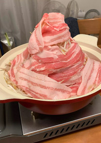 凸富士山盛り凸の肉鍋