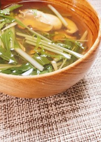 体ぽかぽか♡牡蠣と水菜の生姜スープ