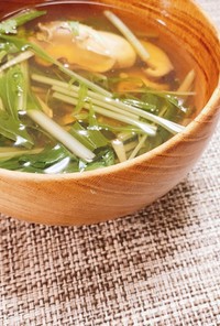 体ぽかぽか♡牡蠣と水菜の生姜スープ