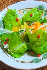 彩り野菜のサンチュ巻きサラダ